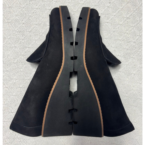 EUC Vionic “Ava” Black Suede Wedge Pump Apron Toe Size 9 Normcore Preppy - Picture 4 of 8